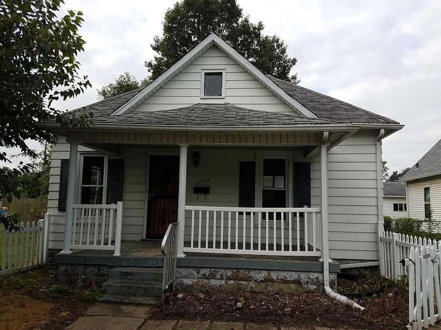 1st image of 1523 Woodley Ave