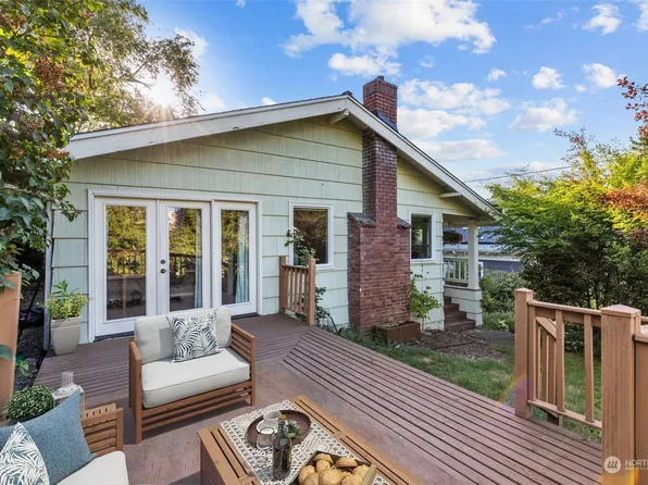 9323 57th Avenue S, Seattle, WA 98118
