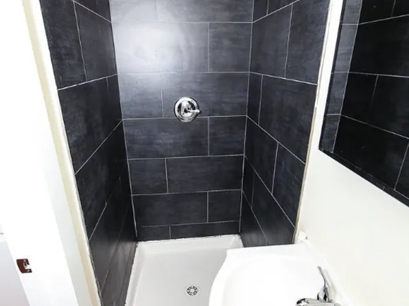 1540-42 N Willington St