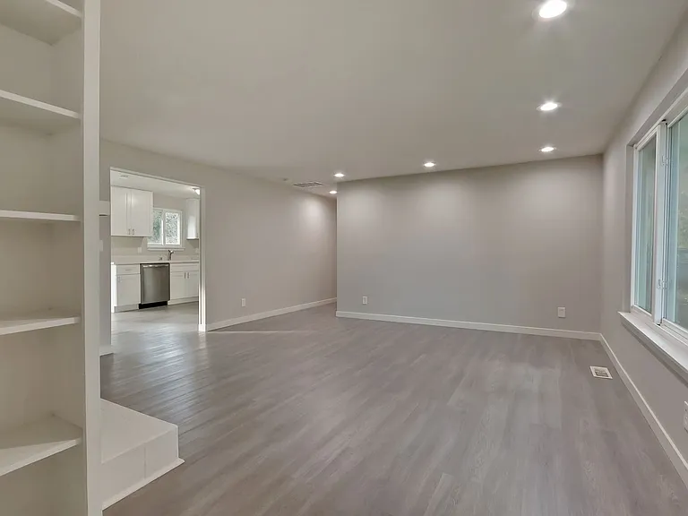 1625 Alder St SE — Photo 2