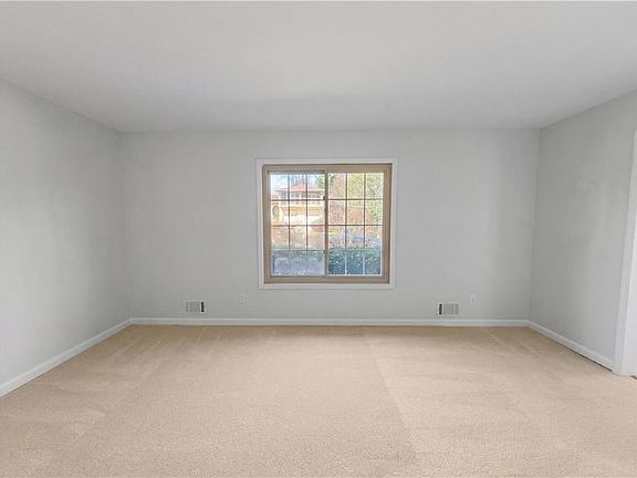 3rd image of 2385 Tarian Dr