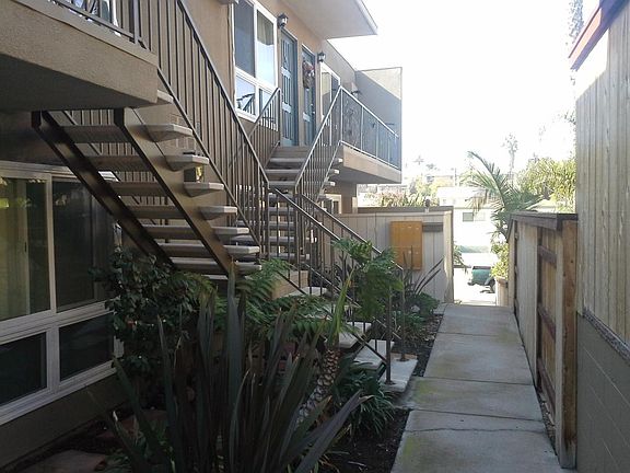 Courtyard area front entry