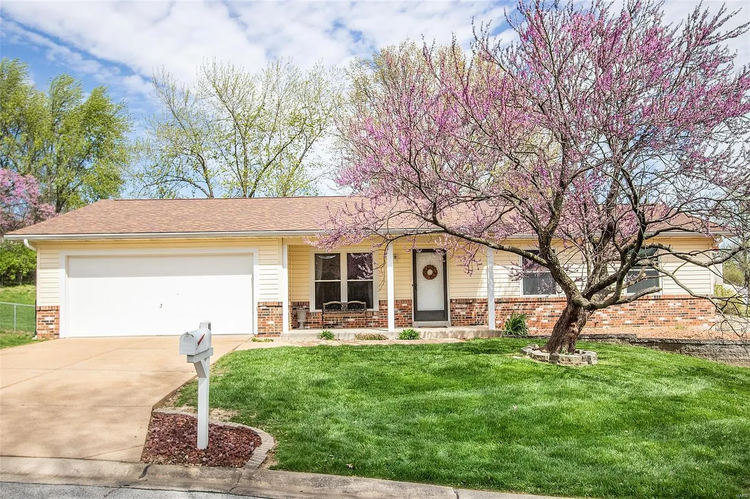 10 Galaxy Dr photo 1