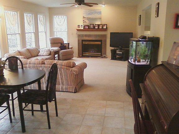 family room (gas fp)