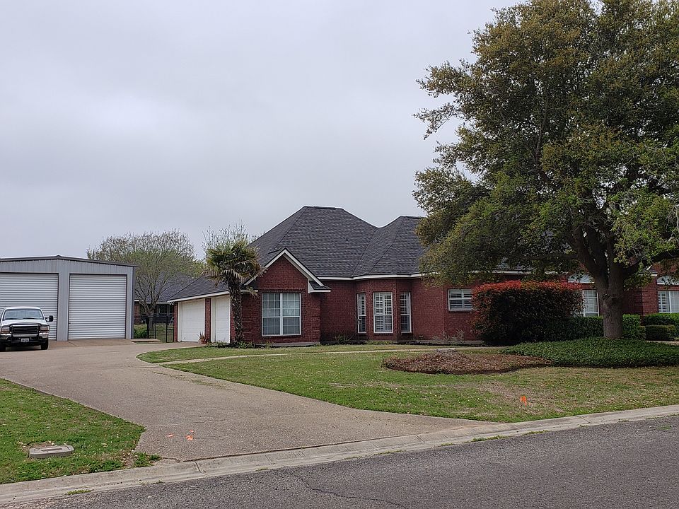 1080 st ft barn + 3 car gara
