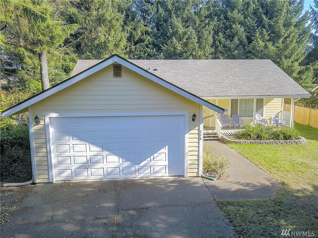 658 Woodland Loop NE photo 1