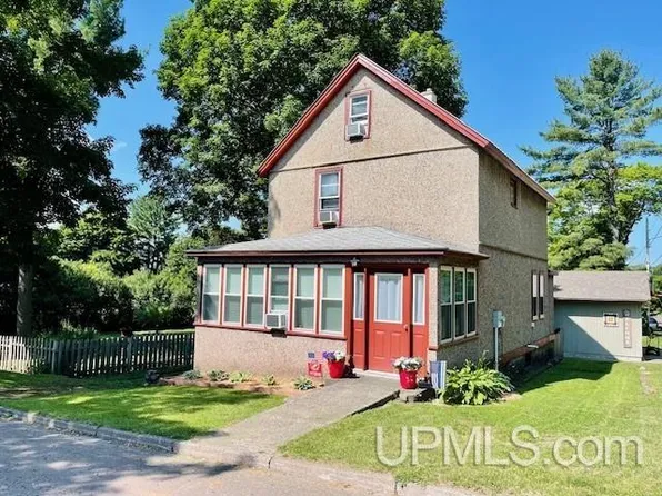 1114 Ethel Ave, Hancock, MI 49930