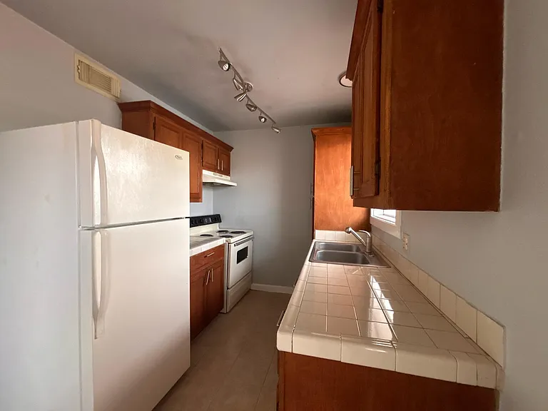 2428 Upas Ave — Photo 20