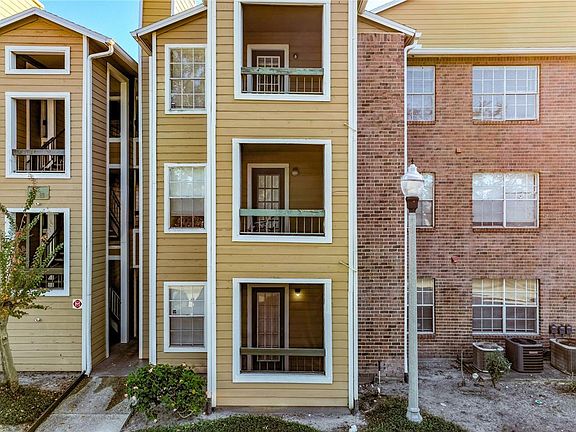 3rd image of 4301 LIZSHIRE LANE #107