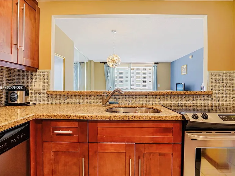 401 Ocean Dr #722 — Photo 3