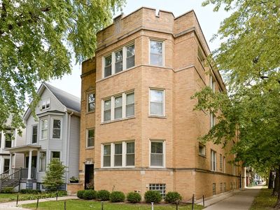 3701 N Bosworth Ave #1, Chicago, IL, 60613
