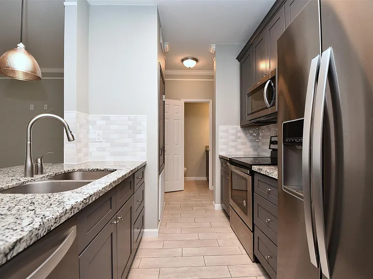 382 Wilcrest Dr — Photo 11