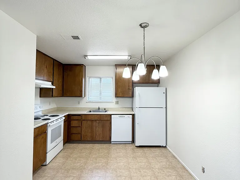 200 Northwoods Ave #10 — Photo 2