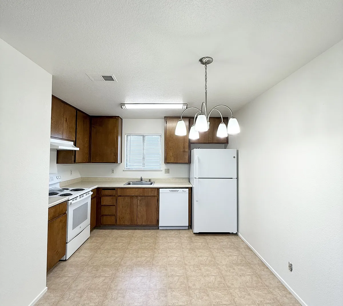 Building Photo - 200 Northwoods Ave #10