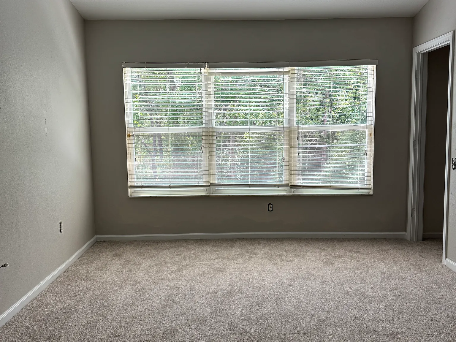3 bed, 2.5 bath, 1588 sqft, $2,000 — Photo 4