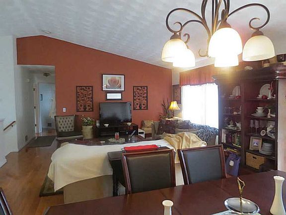 3rd image of 75 Remington Farm Dr