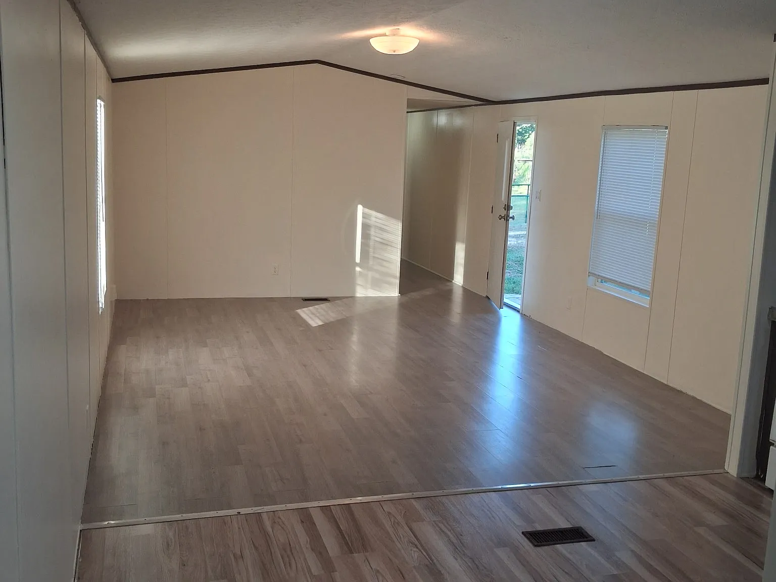 3 bed, 1200 sqft, $1,295 — Photo 3