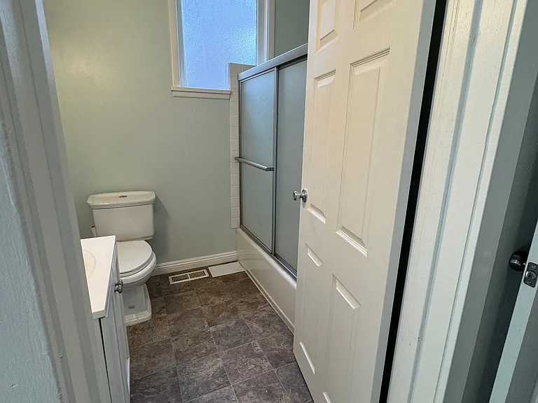 569 Kellogg St — Photo 9