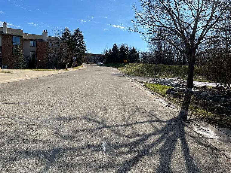 2329 Coyote Creek Dr — Photo 49