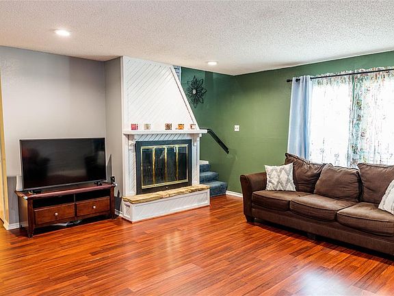 4th image of 2231 Seville Ct