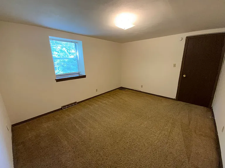 4405-4411 W Ludwick Blvd — Photo 12