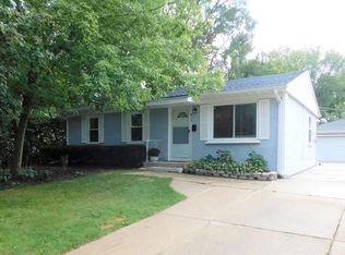 417 Saint Marys Pkwy, Buffalo Grove, IL 60089
