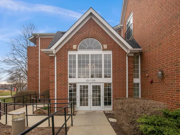 115 Hunt Club Dr #114N, Saint Charles, IL 60174