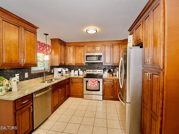 4th image of 2021 Independence Dr