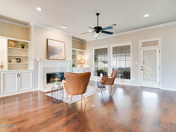 3rd image of 305 Southwood Dr