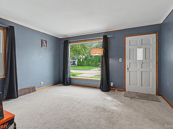 4th image of 18504 Five Points St