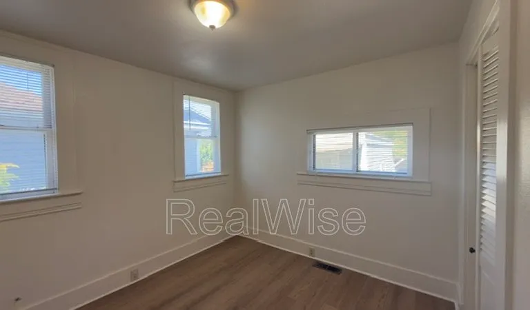 1416 SE Pine St — Photo 17