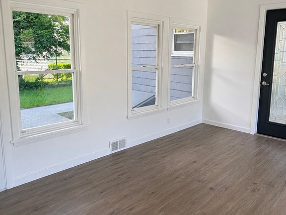 3rd image of 2 Meadowbrook Rd #1