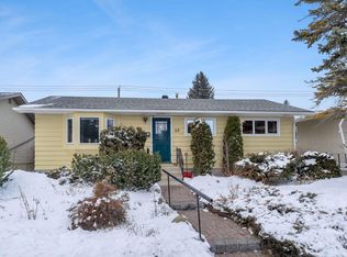 49 Kentish Dr SW, Calgary, AB T2V2L4