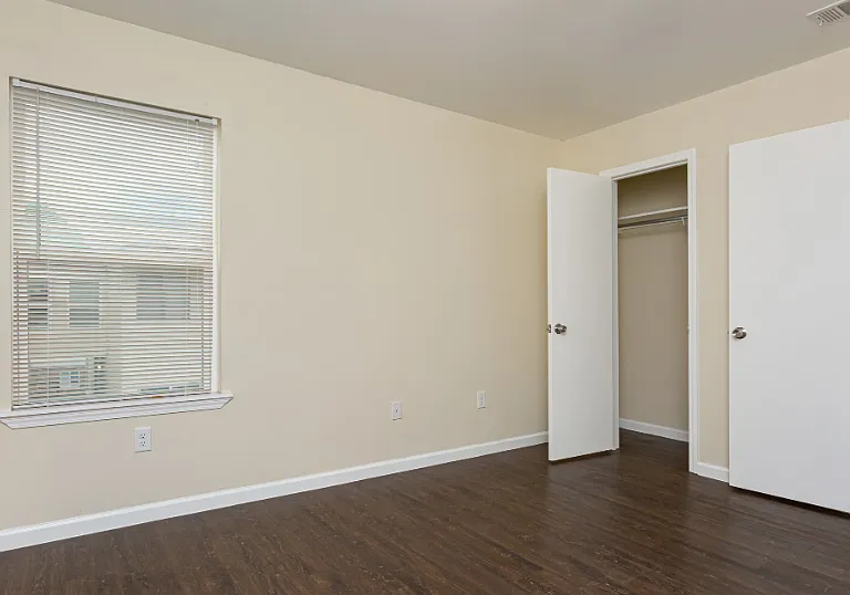 Cedarwood Apartments — Photo 13