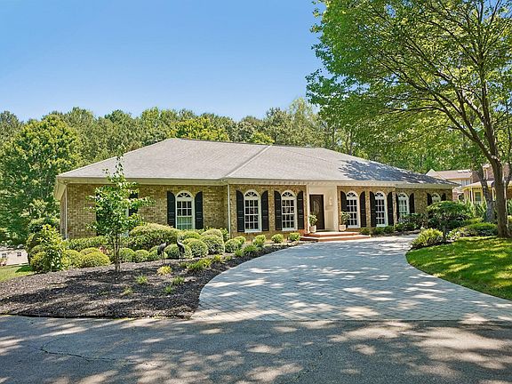 3rd image of 204 Jansmith Ln