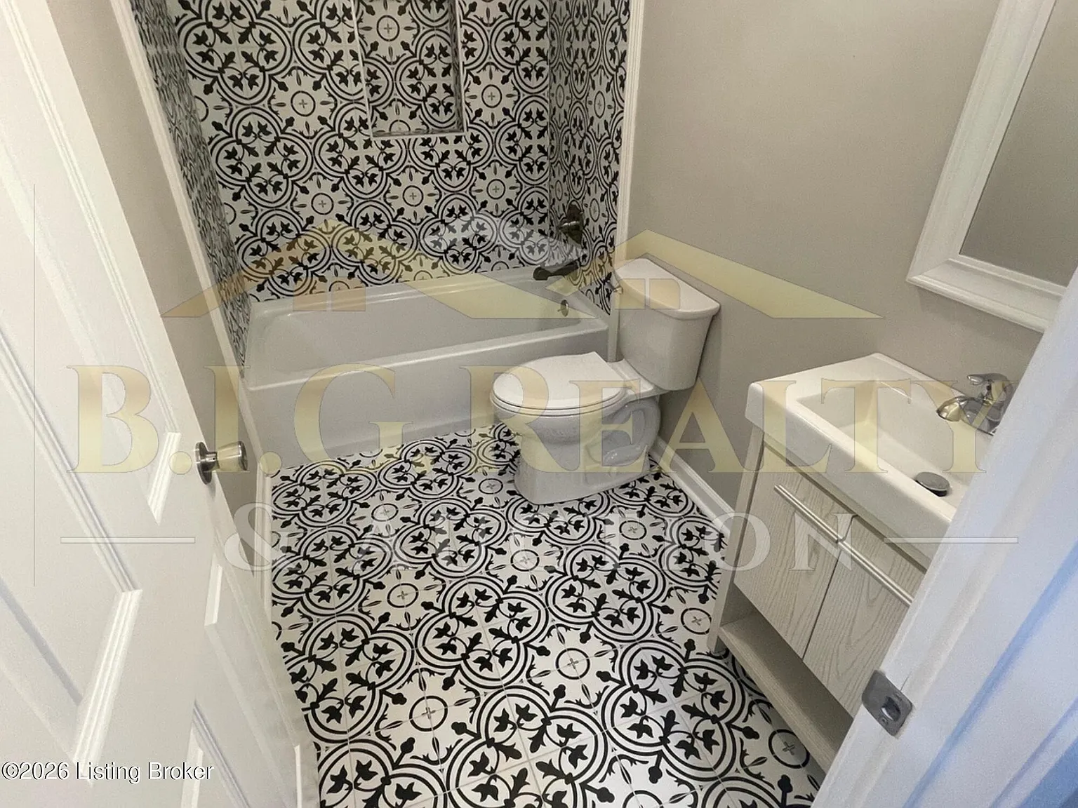 4 bed, 3.0 bath, 2696 sqft, $2,195 — Photo 1