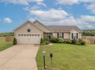144 Creekside Dr, Winfield, MO 63389