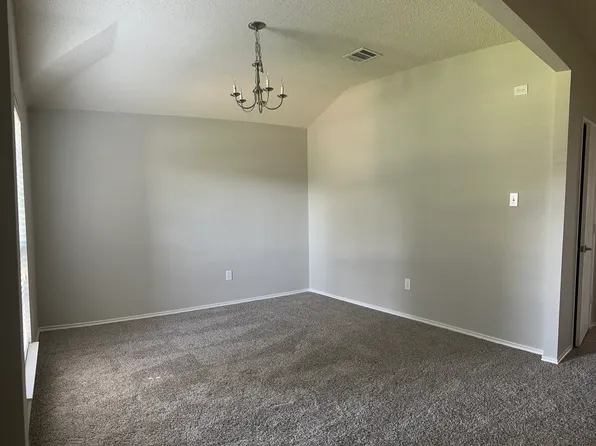 804 Horseshoe Ct, Desoto, TX 75115