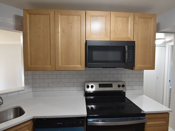 3rd image of 4110 Williamsburg Ct APT 101