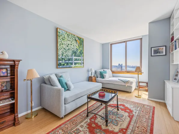 524 East 72nd Street image 12 of 20