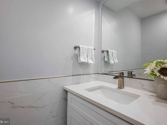 5th image of 25 Forest Landing Ct