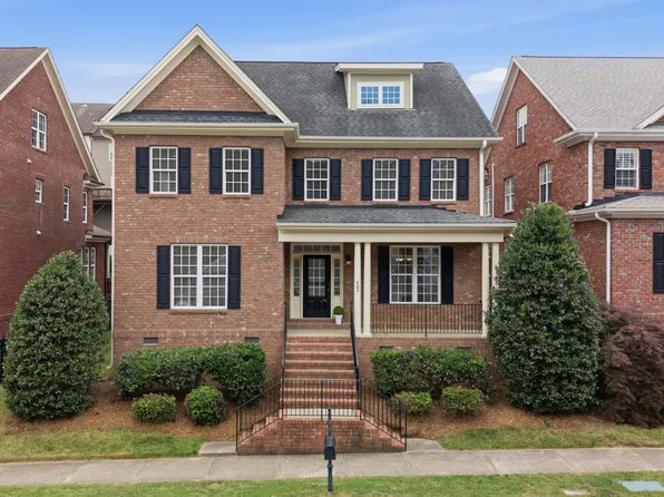 402 Village Loop Dr, Apex, NC 27502