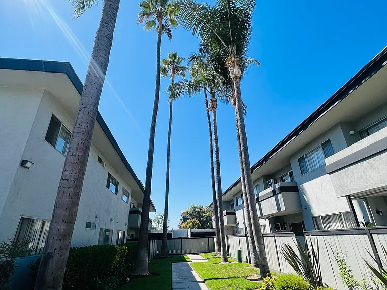 Cross Roads Apartment Homes — Photo 9