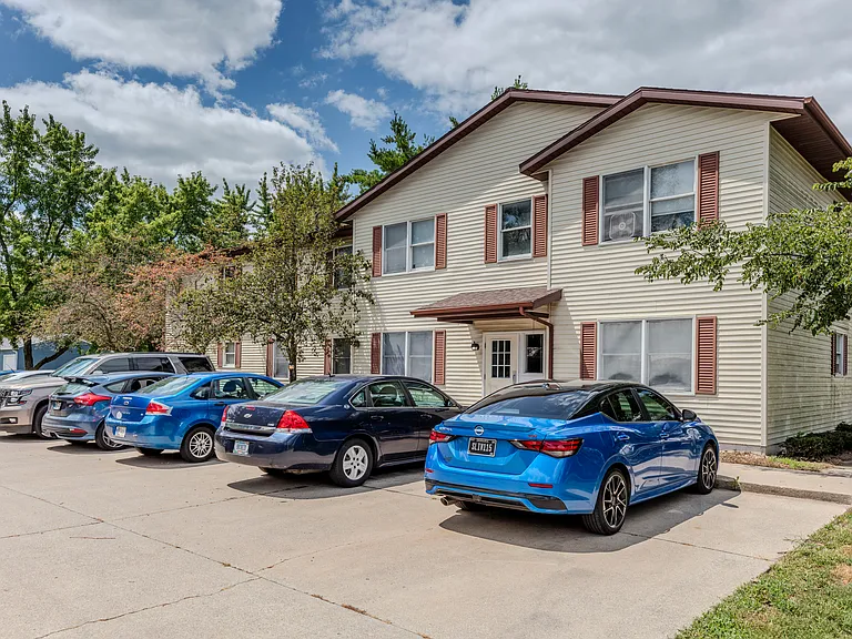 Tippecanoe Drive Apartments — Photo 36