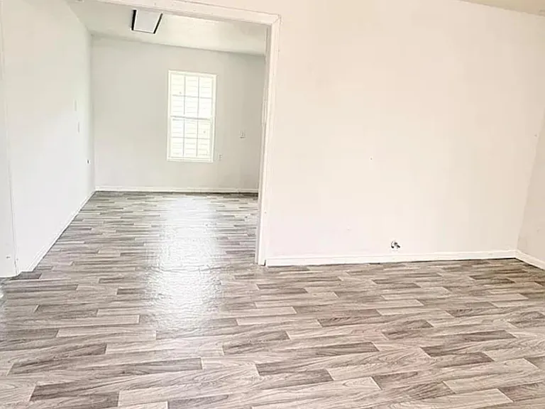 335 Delaware St — Photo 4