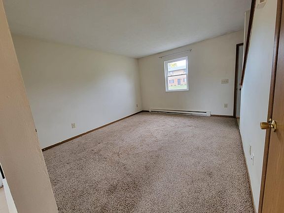 4th image of 720 Larch St APT B