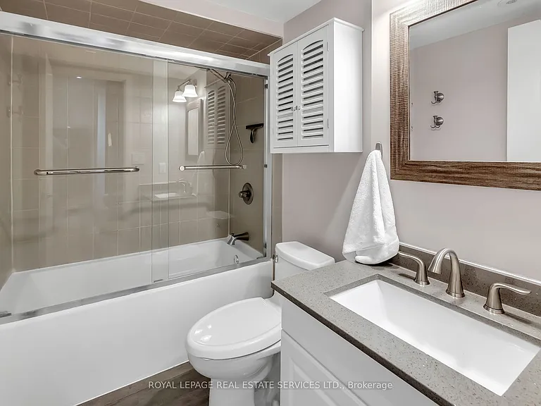 415 Jarvis St #309 — Photo 16
