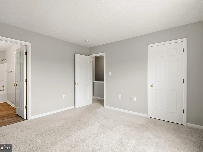 219 Surrey Club Ln — Photo 17