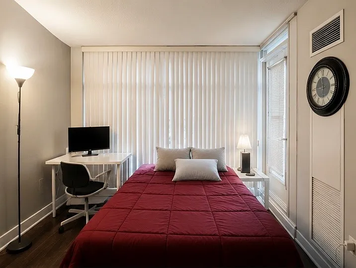 10 Navy Wharf Ct — Photo 1