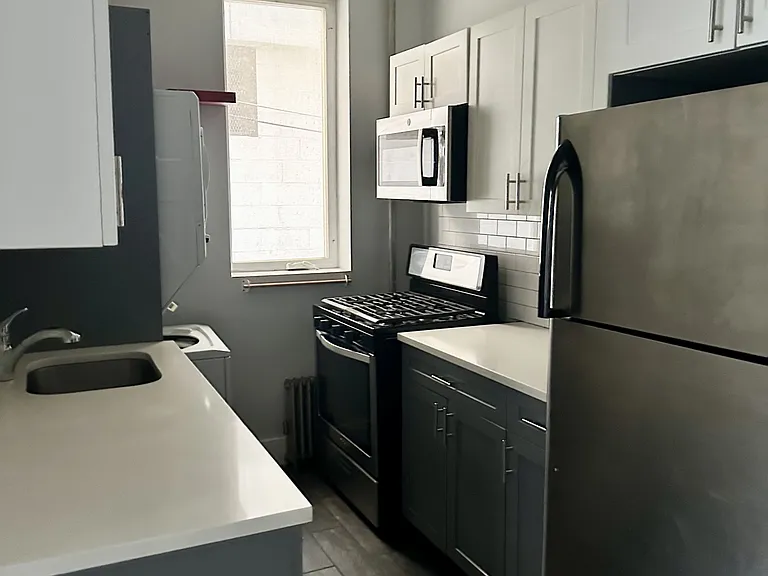 164 Dikeman St #1R — Photo 3